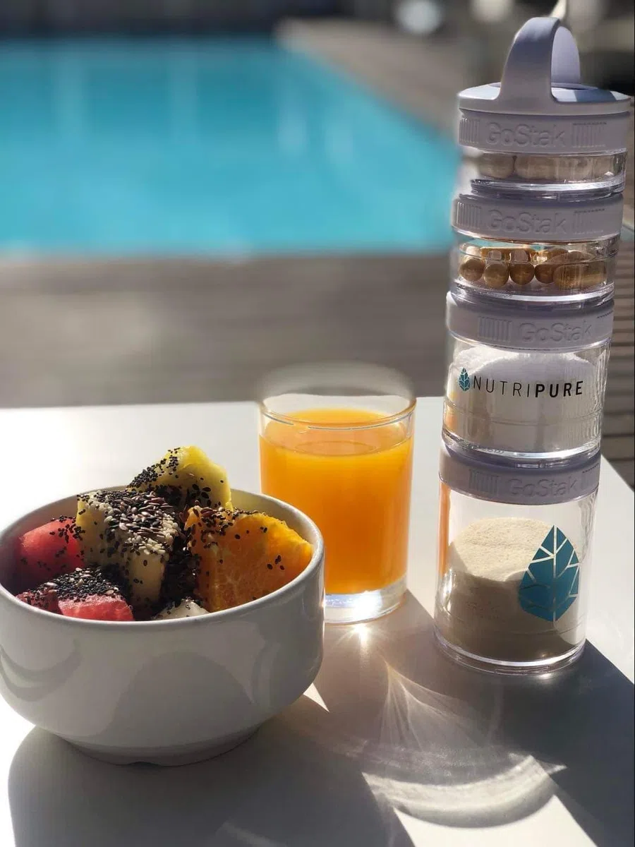 Nutripure | Pilulier Voyage Go Stak Starter 4Pak BlenderBottle | Poudres, Gélules, Collations Pré/Post Entraînement | 4 Compartiments Empilables : 40, 60, 100, 150 ml | Fabriqué en France
