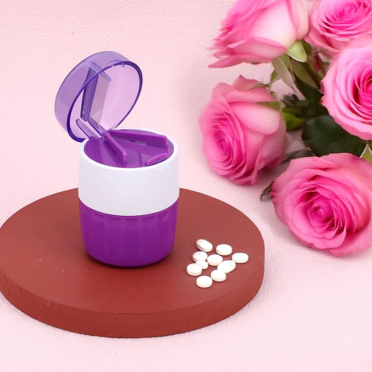 Broyeur de Pilules 3 en 1, Broyeur et Coupeur Conception Portable et Adapté Aux Voyages avec Lames en Acier Inoxydable de Pilules à 3 Compartiments pour Petites/Grandes Vitamines