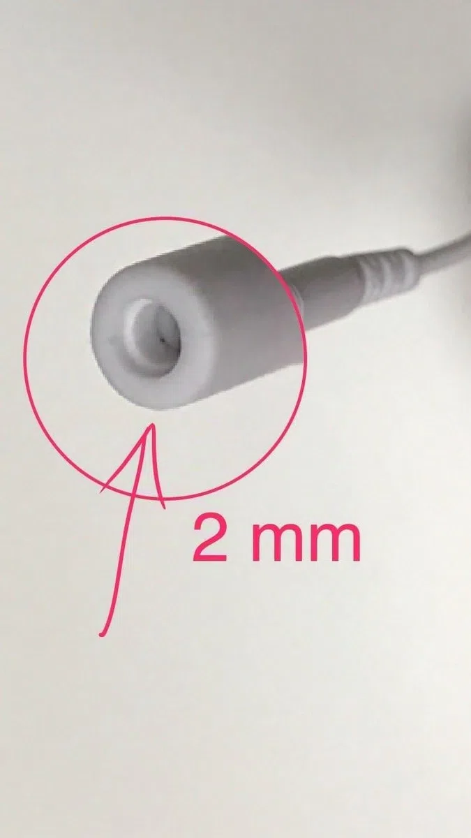 TESMED 16 Électrodes (50x50 mm) de Qualité Supérieure, Compatibles avec Toutes Les Marques d'Électrostimulateurs avec Câbles à Fiche de 2 mm, N'ont Pas Besoin de Gel